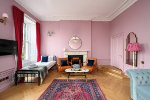 TV - Superior Family Room (Room 11 - First Floor) (Edinburgh)