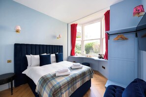 WiFi, bed sheets - Deluxe Double Room (Room 10 - Ground Floor) (Edinburgh)
