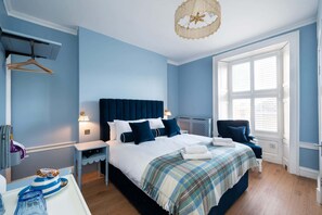 WiFi, bed sheets - Deluxe Double Room with Shower (2nd Floor - Room 4) (Edinburgh)