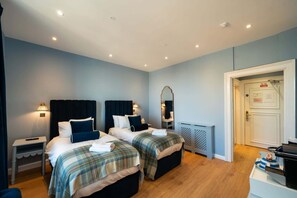 WiFi, bed sheets - Luxury Twin Room (3rd Floor - Room 9) (Edinburgh)