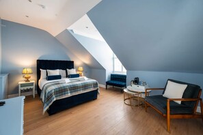 1 bedroom, WiFi, bed sheets - Deluxe Double Room with Shower (3rd Floor - Room 14) (Edinburgh)