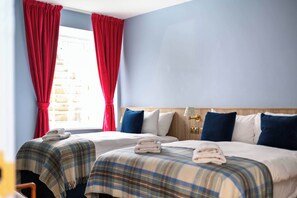 WiFi, bed sheets - Deluxe Family Room (Room 2 - Lower Ground Floor) (Edinburgh)