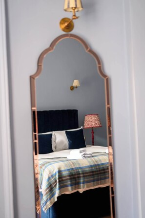 1 bedroom, WiFi, bed sheets - Deluxe Room (Room 14 - First Floor) (Edinburgh)