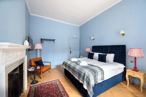 1 bedroom, WiFi, bed sheets - Deluxe Room (Room 14 - First Floor) (Edinburgh)