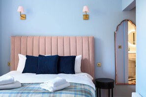 WiFi, bed sheets - Deluxe Family Room (Room 8 - Ground Floor) (Edinburgh)
