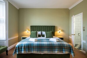 WiFi - Deluxe Double Room with Shower (2nd Floor - Room 3) (Edinburgh)