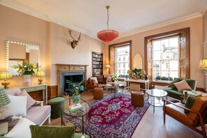 TV - Deluxe Double Room with Shower (2nd Floor - Room 3) (Edinburgh)