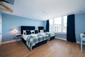 WiFi, bed sheets - Triple Room with Private Bathroom (2nd Floor - Room 2) (Edinburgh)