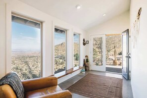 Interior - High Point · 6-Acres, Sweeping Views, Hot Tub (Joshua Tree)