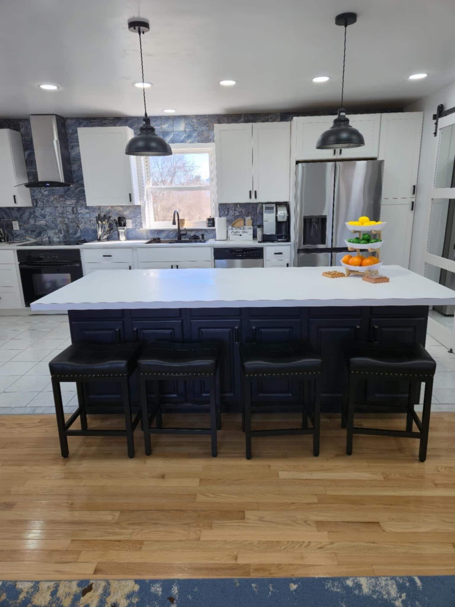 Four à micro-ondes, un four, surface de cuisson, lave-vaisselle