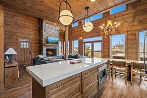 Smart TV, chimenea y tenis de mesa 