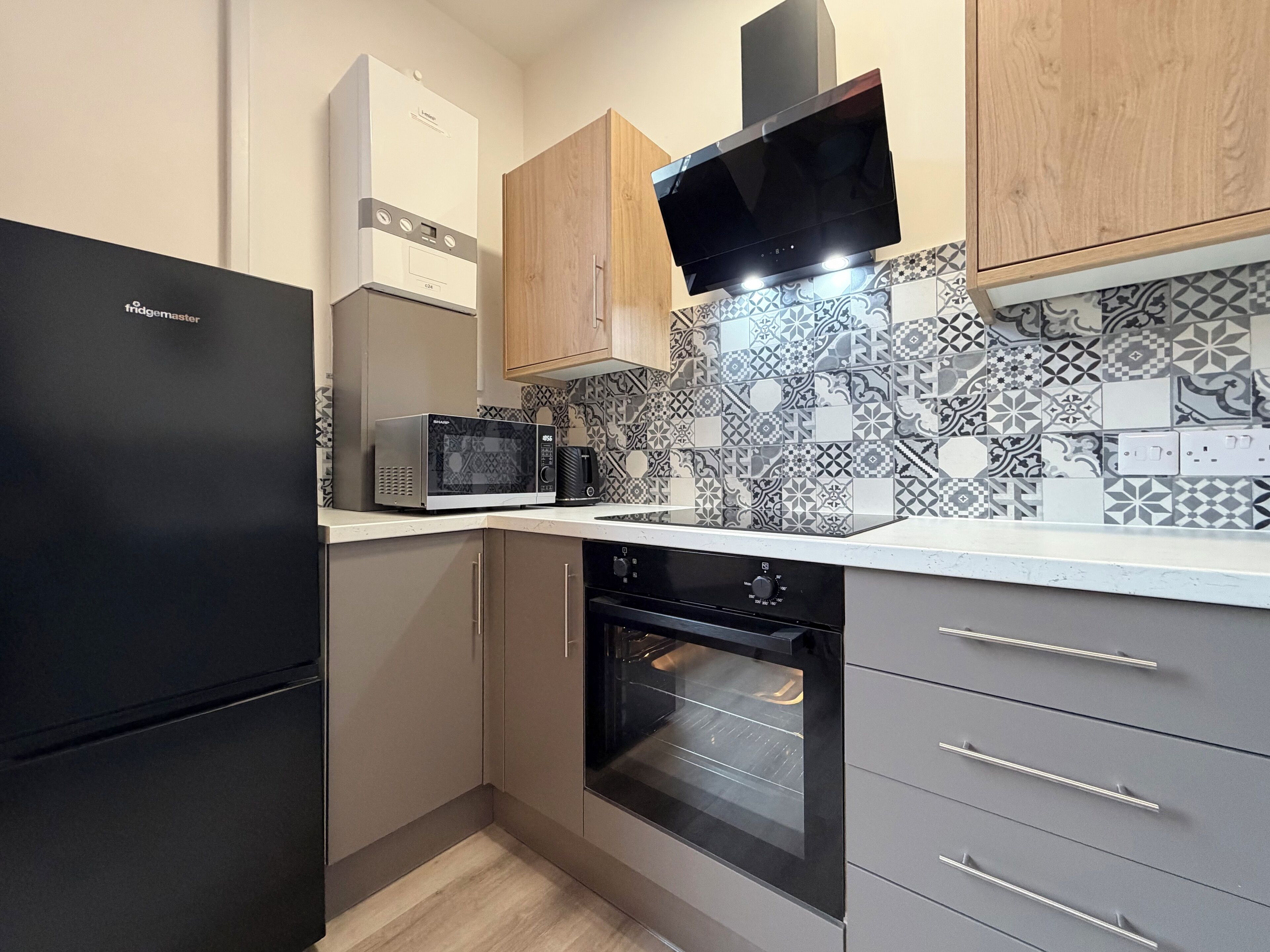 Comfort Apartment, 1 Bedroom | Private kitchen | Full-size fridge, microwave, oven, stovetop