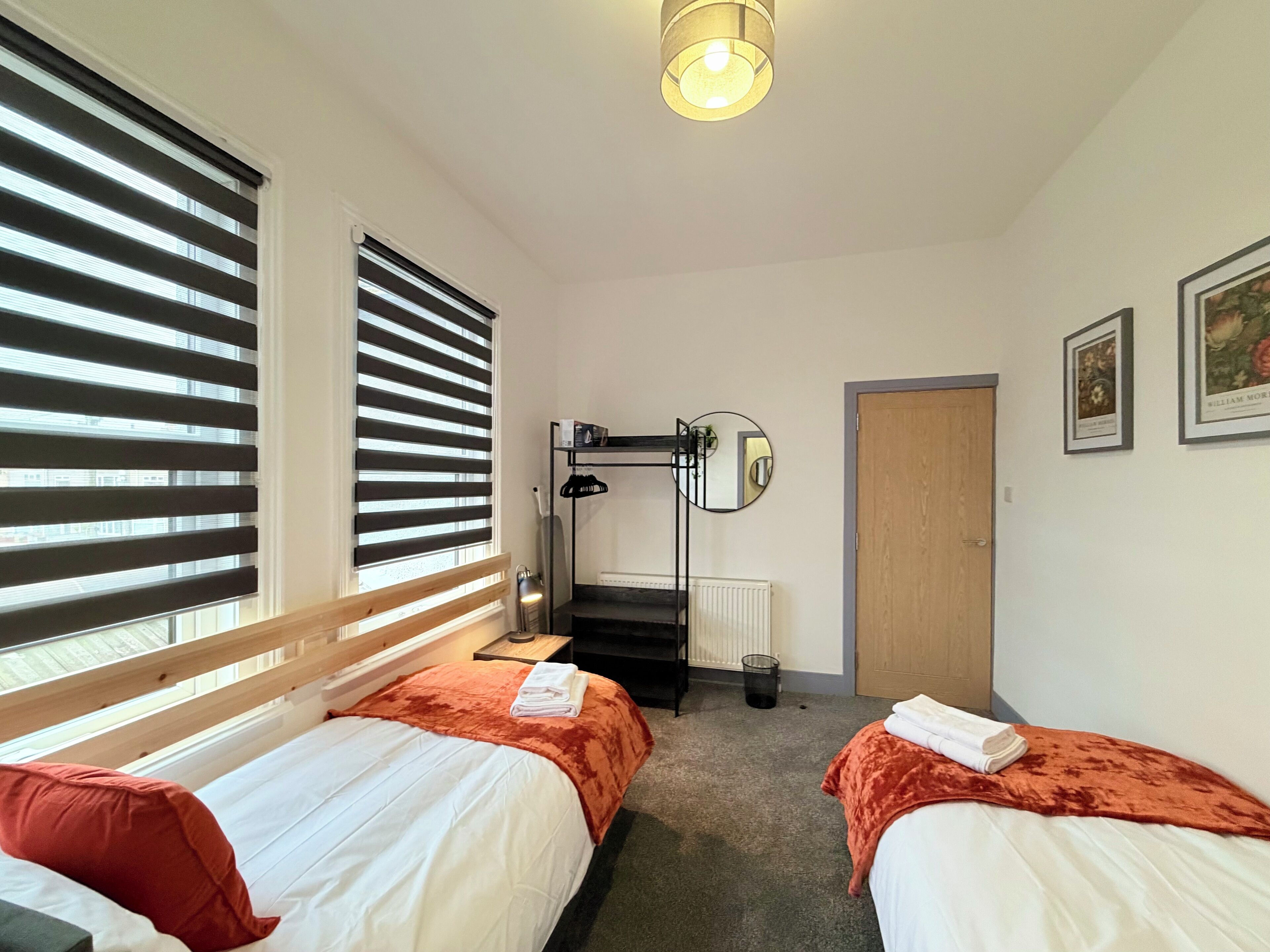 Comfort-huoneisto, 1 makuuhuone | Kannettavalle tietokoneelle sopiva työtila, silitysrauta/-lauta