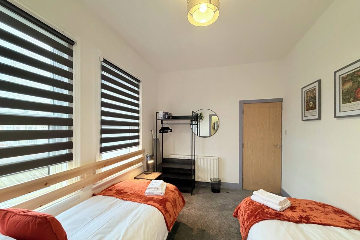 Comfort-huoneisto, 1 makuuhuone | Kannettavalle tietokoneelle sopiva työtila, silitysrauta/-lauta