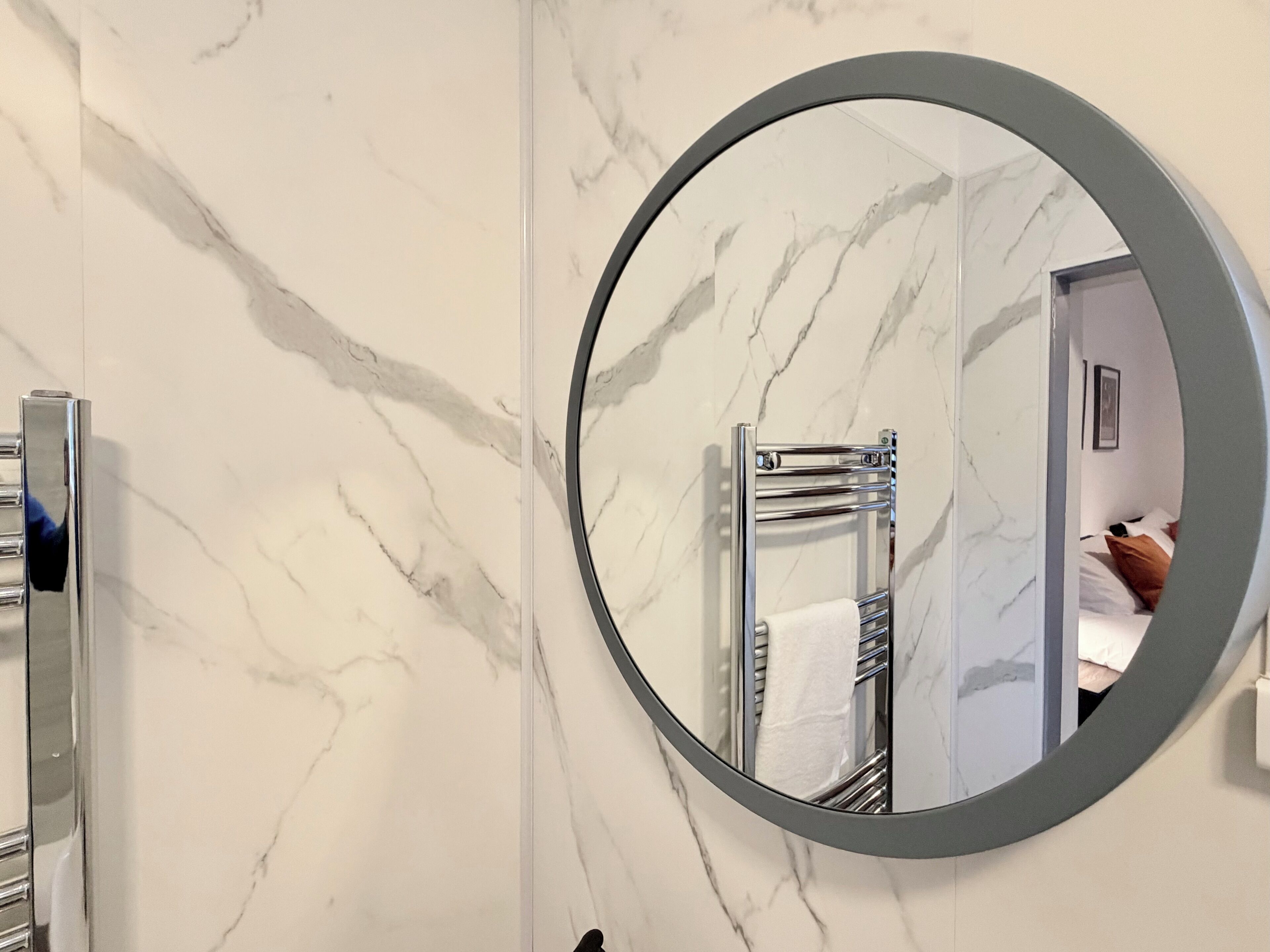 Comfort Apartment, 1 Bedroom | Bathroom | Shower, free toiletries, hair dryer, towels