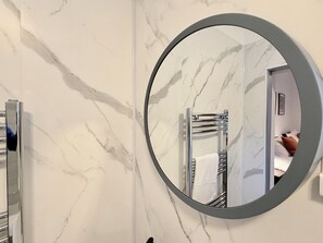 Comfort Apartment, 1 Bedroom | Bathroom | Shower, free toiletries, hair dryer, towels - Humberside Apartments (Cleethorpes)