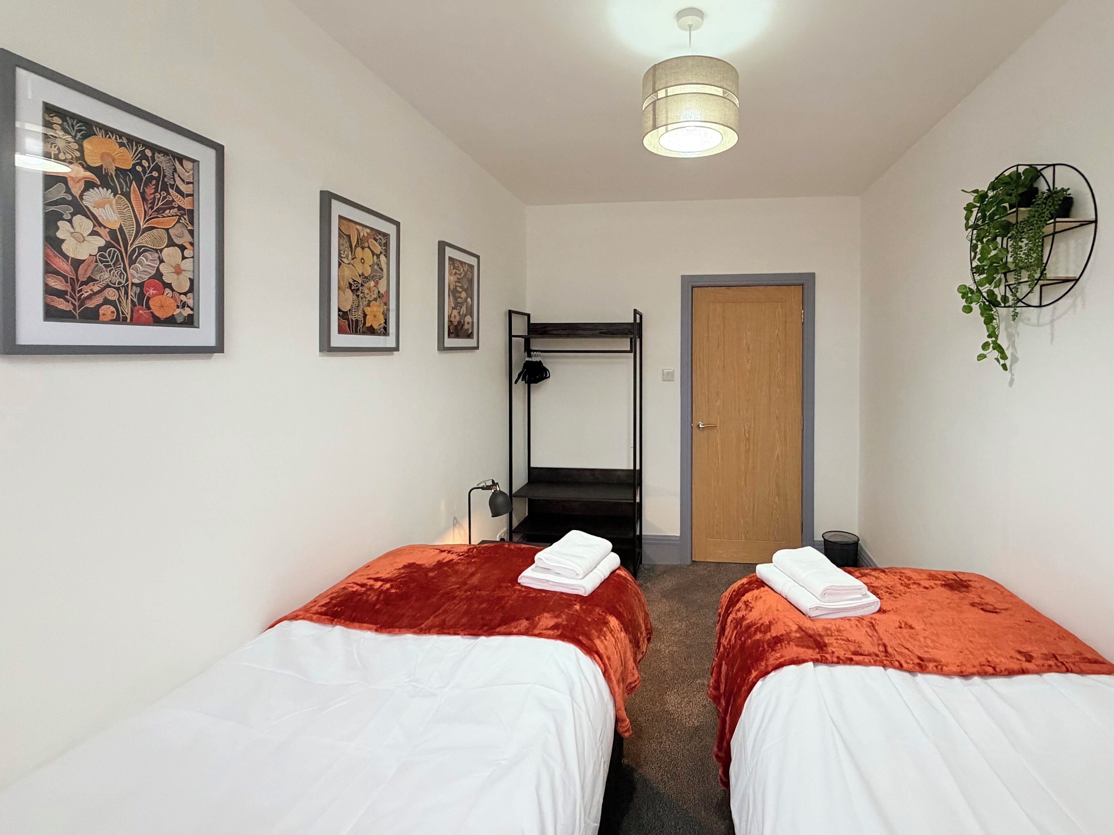 Laptop workspace, iron/ironing board, free WiFi