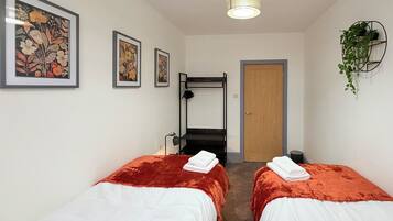 Laptop workspace, iron/ironing board, free WiFi