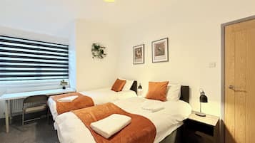 Laptop workspace, iron/ironing board, free WiFi