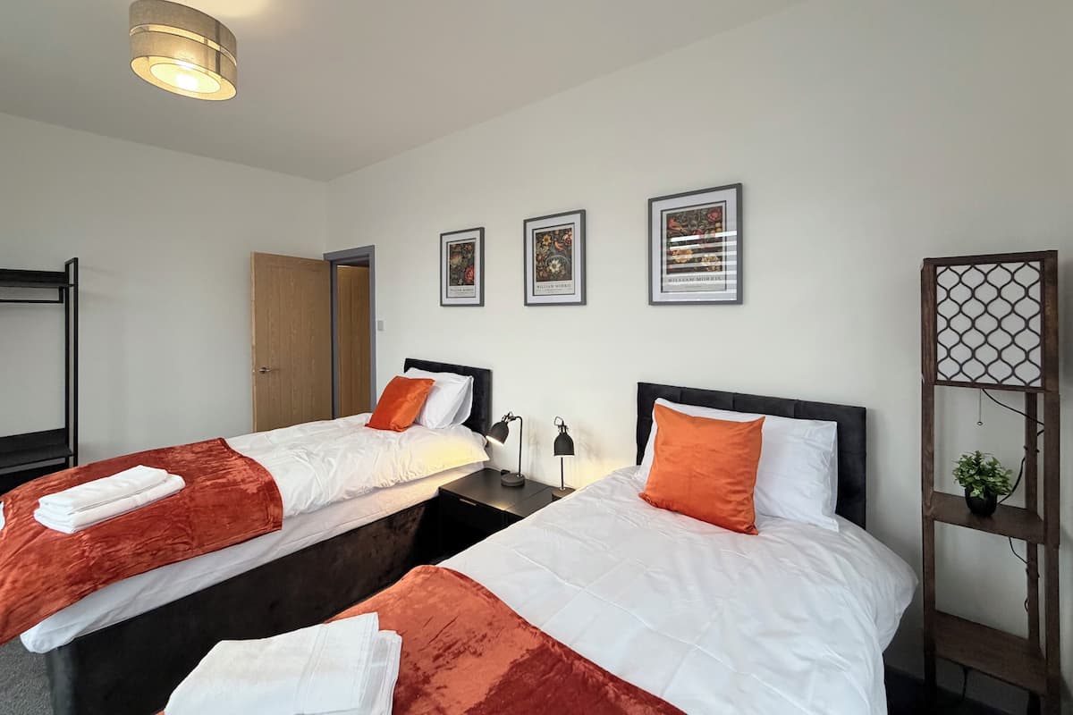 Espace de travail pour ordinateur portable, fer et planche à repasser