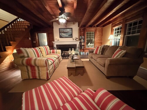 Coastal Ocean Front 3-bedroom house in Owls Head for a relaxing stay