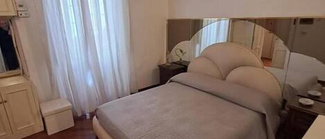 Iron/ironing board, free WiFi