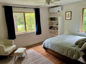 3 bedrooms, iron/ironing board, Internet, bed sheets