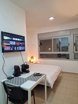 Iron/ironing board, free WiFi, bed sheets