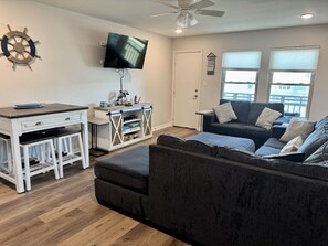 TV - Sunrise Villa #204 Close to Beach (Port Aransas)