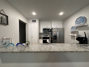 Fridge, microwave, oven, stovetop - Sunrise Villa #204 Close to Beach (Port Aransas)