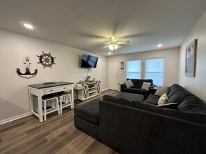 TV - Sunrise Villa #204 Close to Beach (Port Aransas)