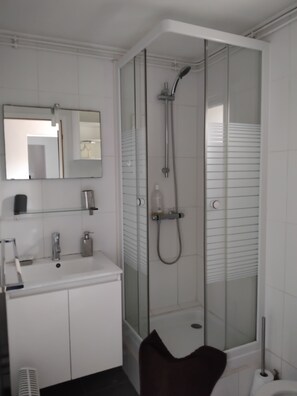 Handtücher, Seife, Toilettenpapier