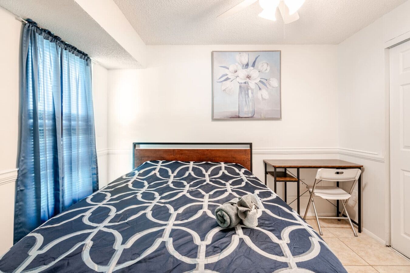Desk, iron/ironing board, WiFi, bed sheets