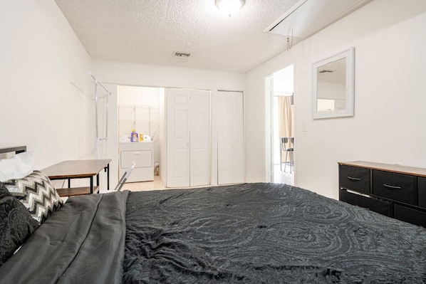 Desk, iron/ironing board, WiFi, bed sheets