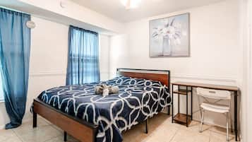 Desk, iron/ironing board, WiFi, bed sheets