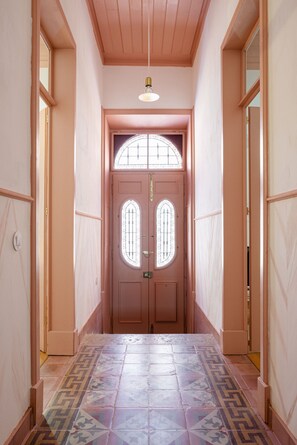 Interior - Casa 1923 · Minimalist 2-Bedroom Home with Garden in the City Center (Faro)