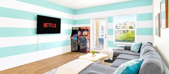 3-Bedroom Family Suite with Pool, Arcade Games, Gym, Free Parking, Baby Gear