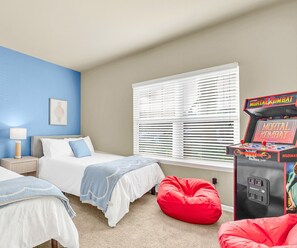 3 habitaciones, tabla de planchar con plancha y cuna de viaje