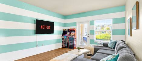 Smart TV, video games