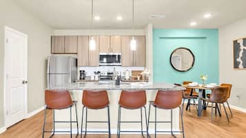 Coffee/tea maker, fridge, microwave, oven