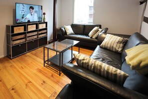 Smart TV, fireplace - Cozy vacation apartment for groups and families in a quiet location in the village center. (Reil)