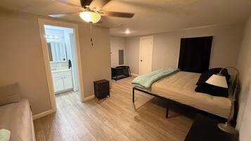 5 habitaciones, tabla de planchar con plancha, wifi y ropa de cama