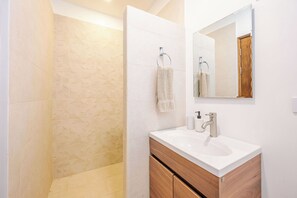 Luxury House, 5 Bedrooms, Private Pool | Bathroom - House Reserva Conchal Llama del Bosque (Cabo Velas)