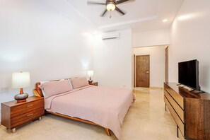 Nhà Cao cấp, 5 phòng ngủ, hồ bơi riêng | Két bảo mật tại phòng, trang trí khác biệt, bàn ủi/dụng cụ ủi quần áo 