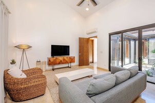 Luxury House, 5 Bedrooms, Private Pool | Living area | 40-inch Smart TV with cable channels