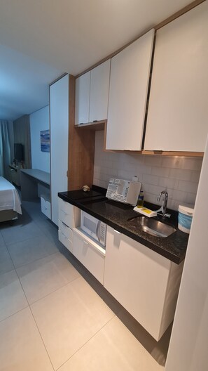 Classic Apartment | Private kitchen | Microwave, stovetop, cookware/dishes/utensils - A 2  minutos do Mar  02PP by La Playa (Ipojuca)