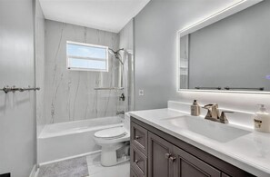 Hair dryer, towels, soap, shampoo - Spacious 3BR Private Pool Home in Hollywood, Fully Furnished (Hollywood)