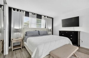 3 bedrooms, iron/ironing board, free WiFi, bed sheets - Spacious 3BR Private Pool Home in Hollywood, Fully Furnished (Hollywood)