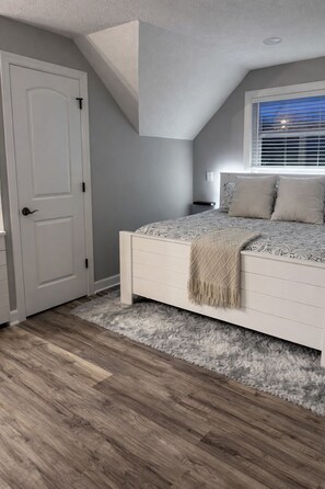 1 bedroom, travel cot, free WiFi, bed sheets