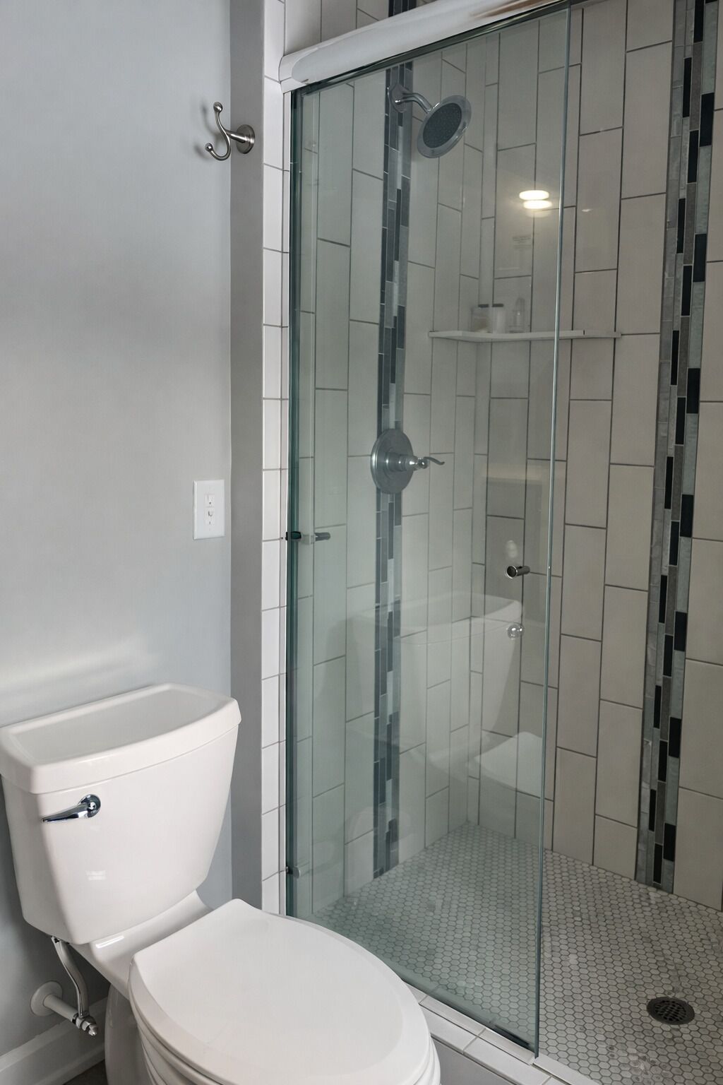 淋浴设施、吹风机、毛巾、肥皂